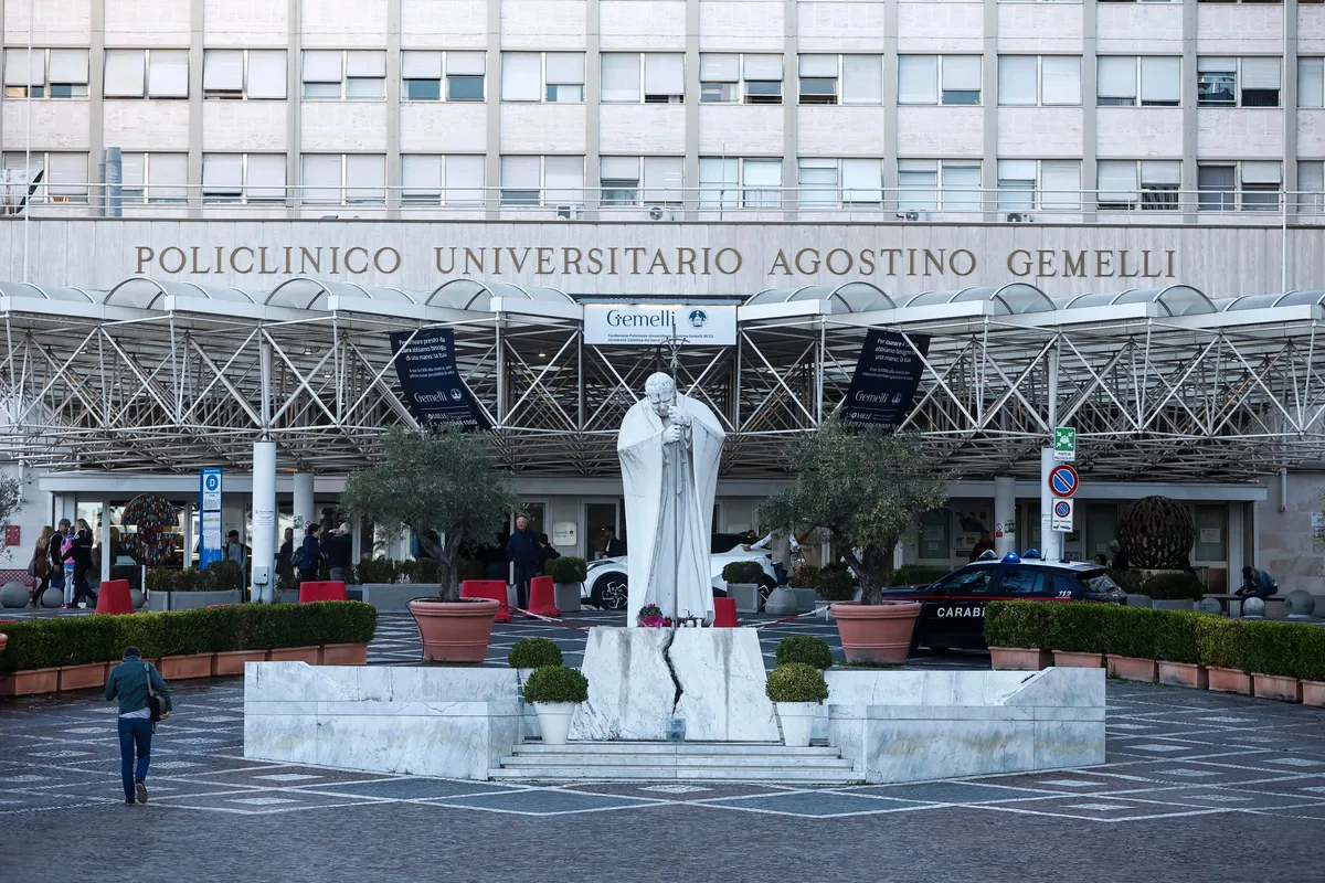 La historia de Gemelli, el hospital de los papas: del atentado contra Juan Pablo II a la operación de León XIV