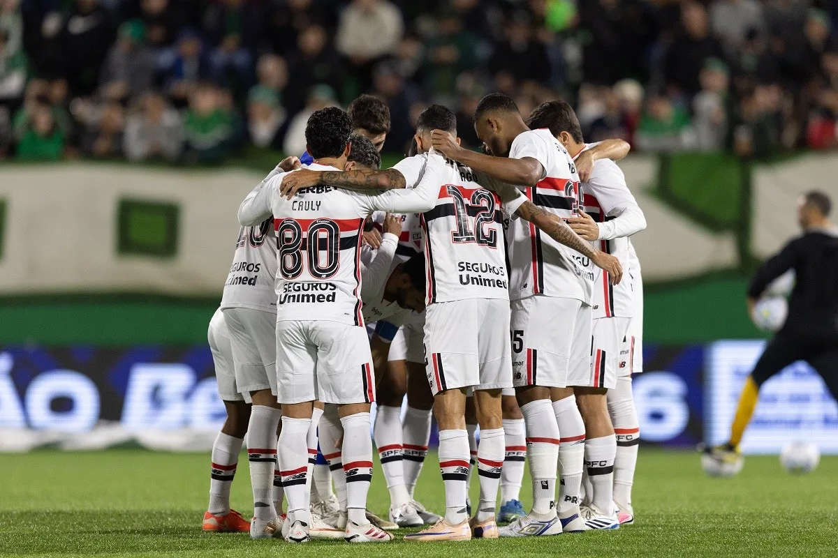 Clássicos e confrontos diretos: o caminho que o São Paulo terá para se afastar do Z-4 do Brasileirão