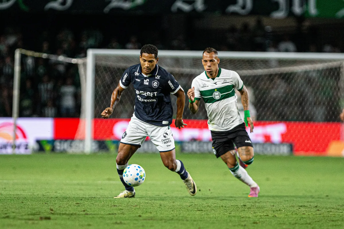 Desfalque no Remo desde março, João Lucas volta a treinar com chuteiras