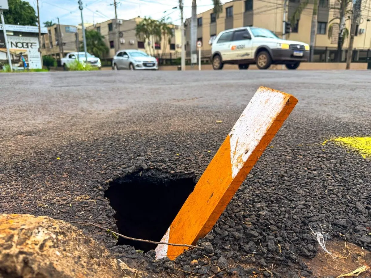 Pela 4ª vez, buraco volta a surgir em cruzamento da Joaquim Murtinho