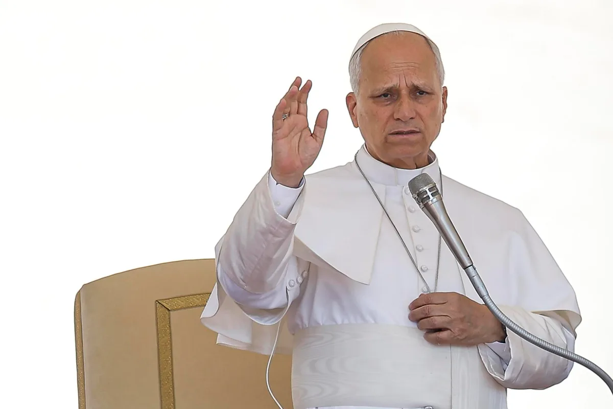 El papa León XIV alertó contra la idolatría política que se dice libre pero es esclava del poder