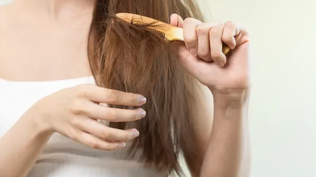 Síndrome de Rapunzel: Jovem descobre que pelo ocupava 90% do estômago