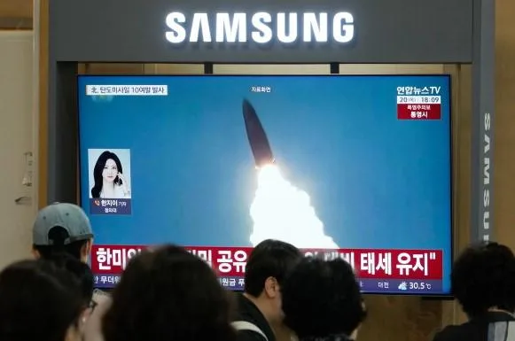 Corea del Norte lanzó unos 10 misiles balísticos de corto alcance hacia el mar, según informó Corea del Sur