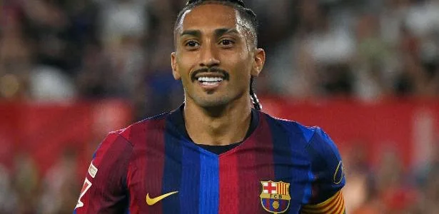Raphinha faz 3 e vai à seleção com dobro de gols de 'europeus' convocados