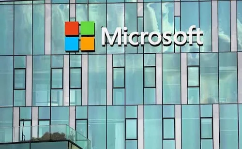 EU acusa a Microsoft de fraude y la excluye de programa para dar residencia a trabajadores extranjeros; perjudica a estadounidenses, dice