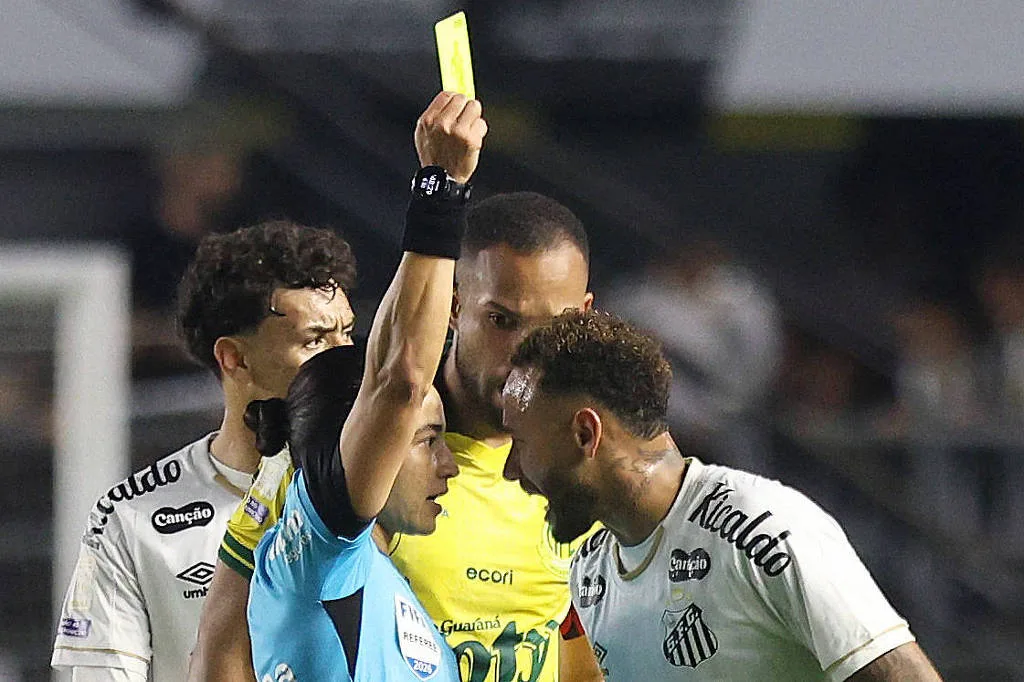 O jogador cresceu; Neymar, ainda continua júnior