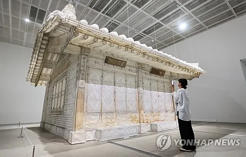 서도호 "나의 완벽한 집은 우주로"…집에 깃든 시간·기억·흔적(종합)