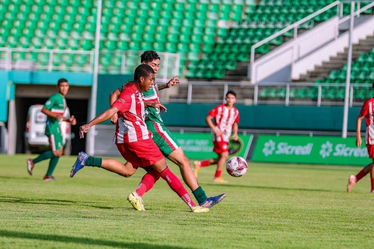 Santa Cruz derrota a Assermurb de virada e mantém invencibilidade no Sub-17
