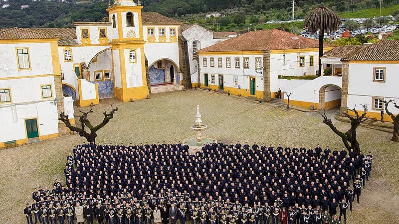 Praga de percevejos suspende aulas presenciais de curso de guardas em Portalegre. PS exige novas instalações