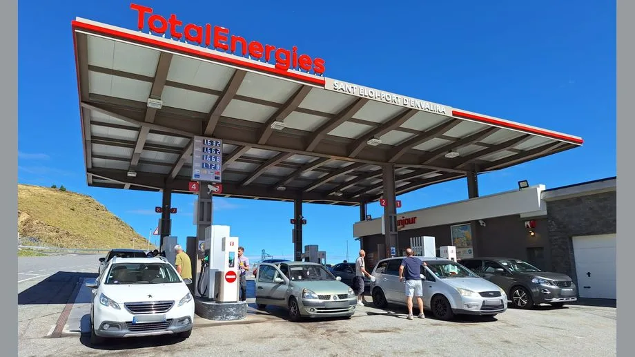 Prix des carburants : en Andorre, les pompes à essence prises d'assaut par les frontaliers et les touristes français