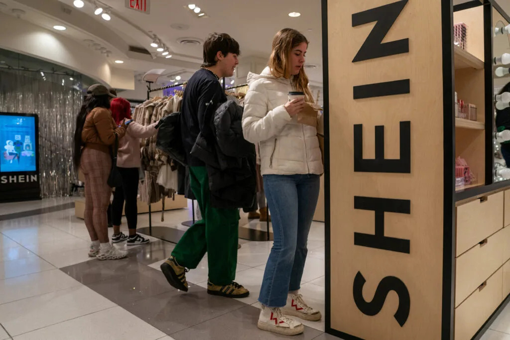 Shein perde 75% do valor em quatro anos e ações caem 10% na estreia em Hong Kong