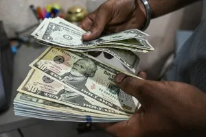 Dólar cai 0,91%, a R$ 5,10, após Flávio se aproximar de Lula em pesquisa