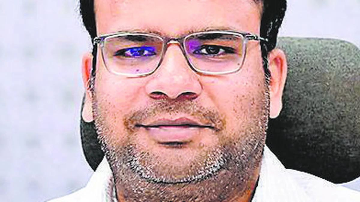 GVMC chief reviews water supply, sewerage, street vending zones