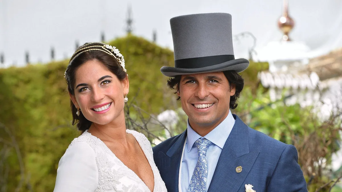 La boda de Lourdes Montes y Fran Rivera en la histórica casa de los Ordóñez: un vestido con 200 horas de trabajo, 350 invitados y una curiosa norma