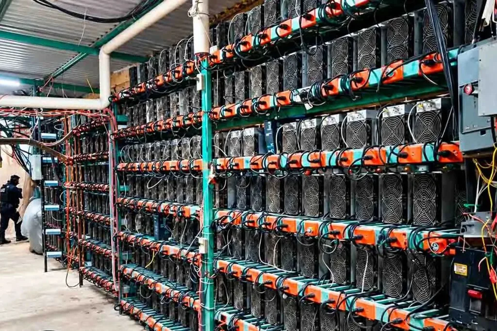 Tiene apenas 20,000 habitantes y está en medio de montañas de Puebla. Ahora han encontrado más de 1,000 equipos para minar bitcoins