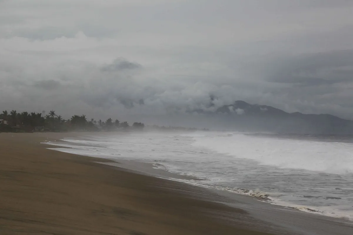 ‘Isaías’ evoluciona a huracán categoría 2 en el Golfo de México: Trayectoria y estados afectados