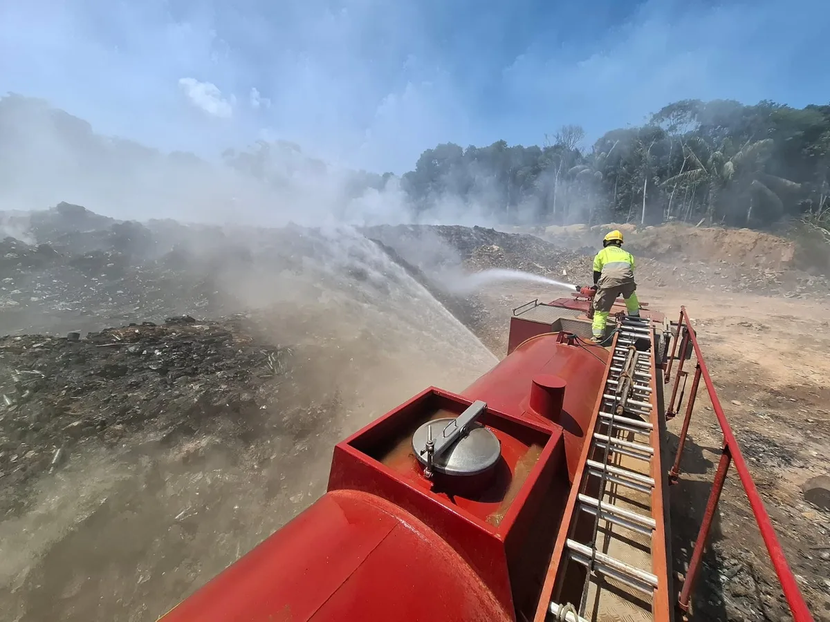 Defensoria pede interdição de lixão em Iranduba onde incêndio dura cinco dias
