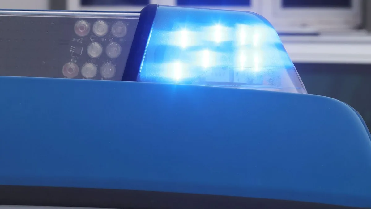 Einbruch geht schief: Junger Einbrecher steckt in Imbisswagen fest