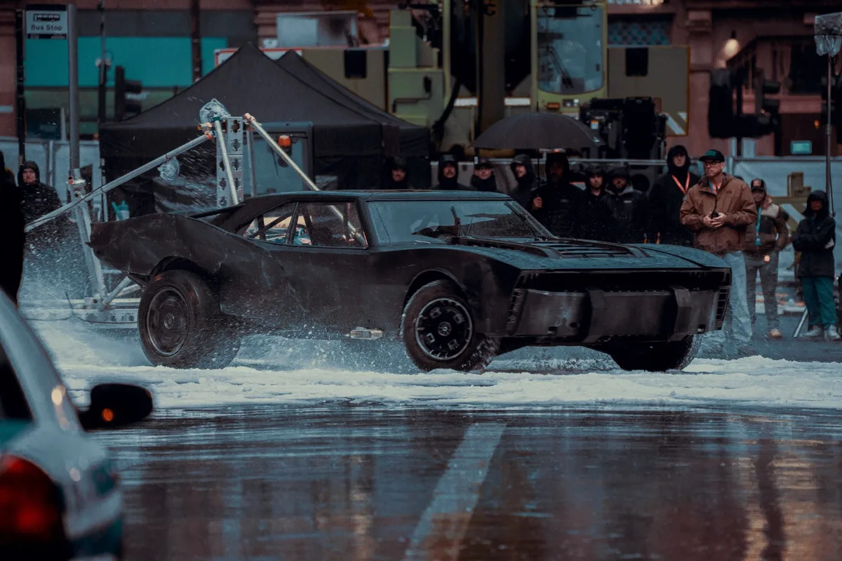 Batman: Parte II mostra Batmóvel derrapando pela Gotham coberta de neve