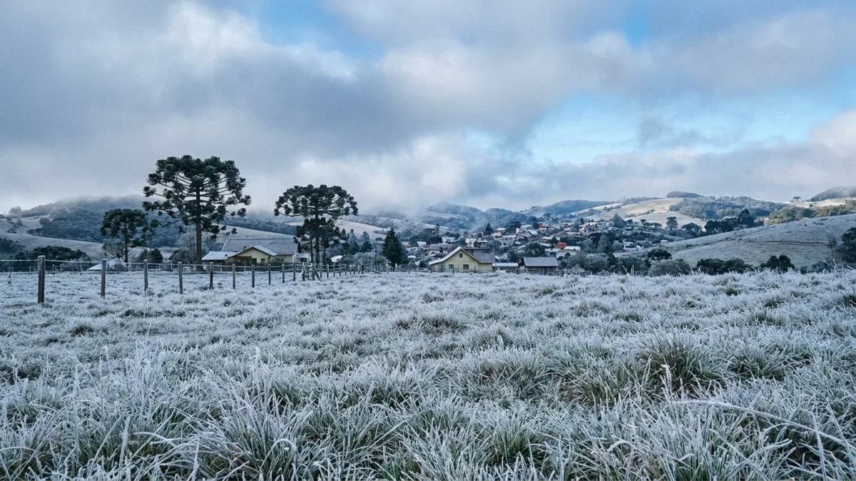 Capital Nacional do Frio por lei federal: a cidade a 1.425 metros onde uma cascata vira gelo e o inverno traz 50 geadas por ano