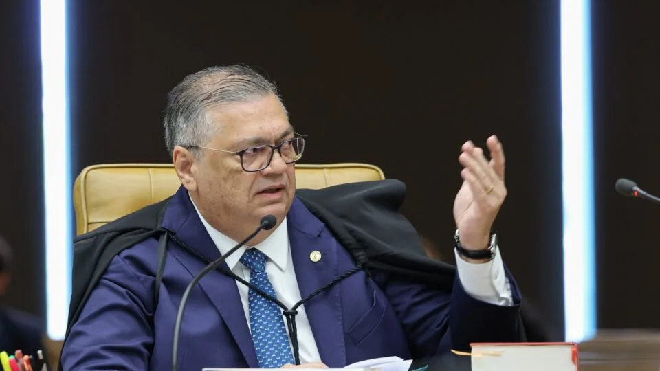 Dino manda PF investigar CVM por ignorar alerta sobre o Banco Master