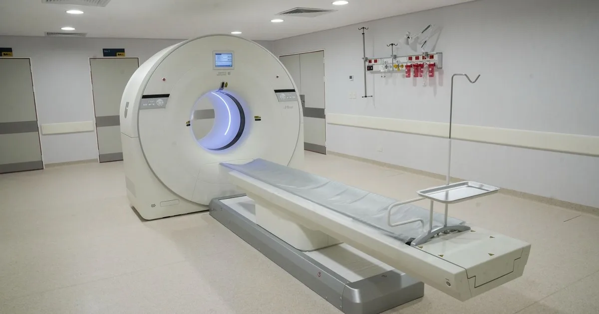 Cómo es el nuevo tomógrafo que por primera vez se va a usar para diagnosticar cáncer en un hospital de la Ciudad