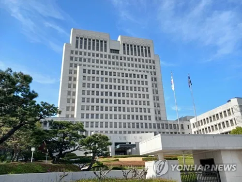 판결문 1면 사진 받았으니 뒤늦은 항소는 부적법?…대법 "파기환송"