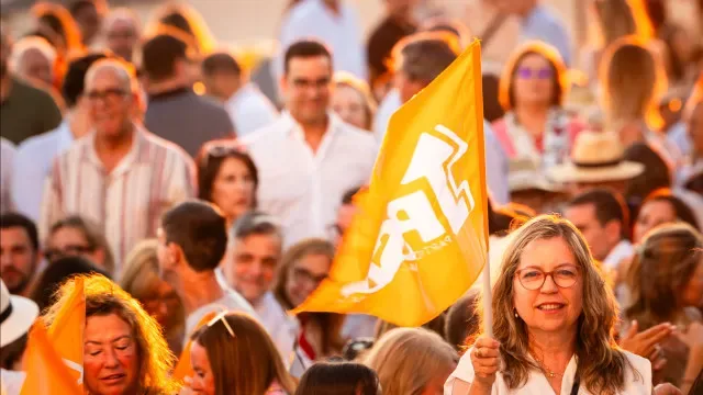 Mendes Bota distinguido como presidente honorário do PSD do Algarve