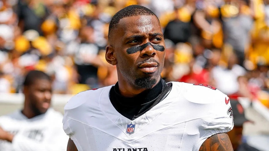 Falcons star Kyle Pitts Sr predicts CFB players will unionize, says pro players returning to school is 'crazy'