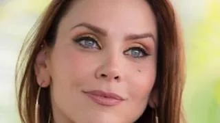 Gabriela Vergara impacta a sus 52 años en bikini