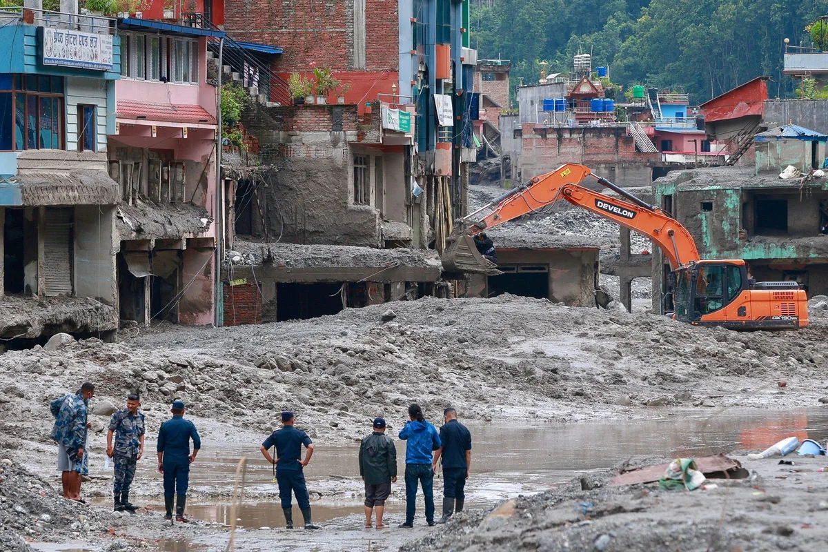El alud que impactó a Nepal y China dejó más de 750 muertos y buscan a más de 3000 desaparecidos