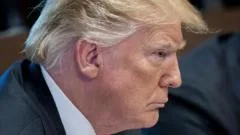 Trump intensifica disputa com a imprensa ao barrar jornalistas da Casa Branca
