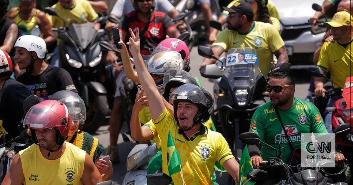 "Ele ia prejudicar-se": brasileiros desconfiam da mudança de posição de Flávio Bolsonaro sobre o fim da escala 6x1