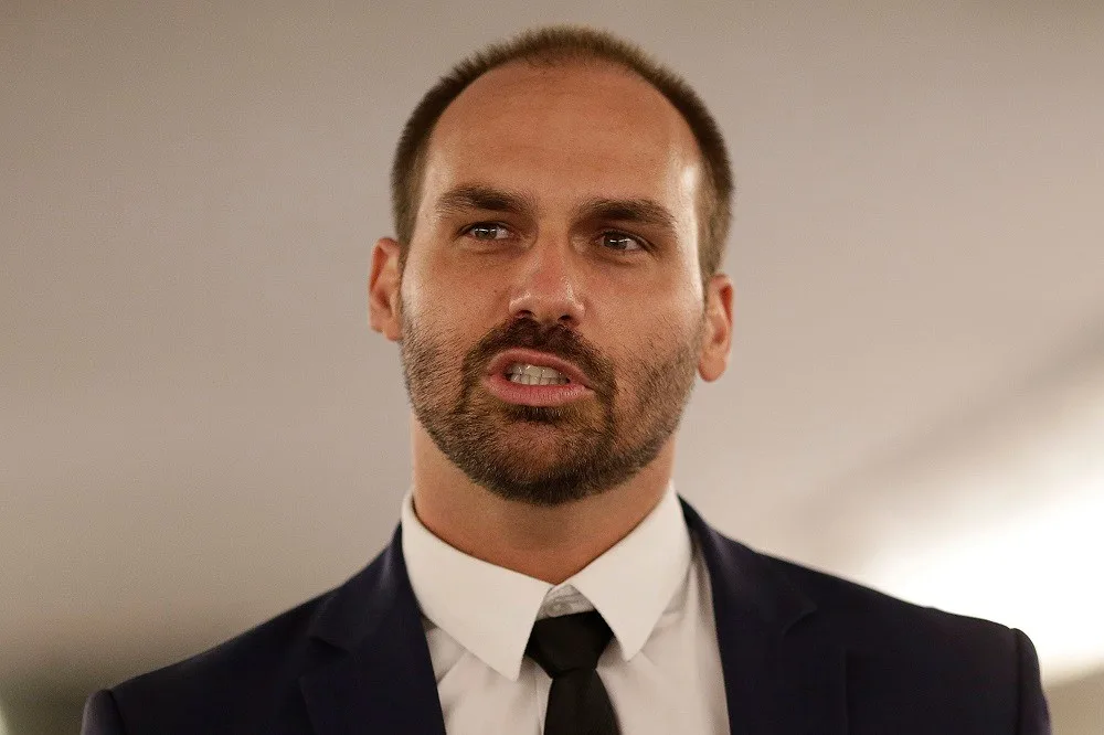 STF rejeita recurso e mantém condenação de Eduardo Bolsonaro por coação