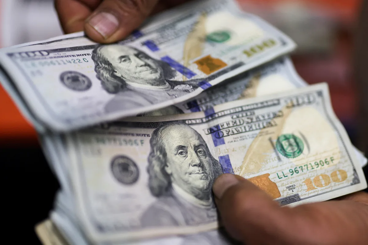 Dólar e Ibovespa caem com juros no Brasil e nos EUA no radar