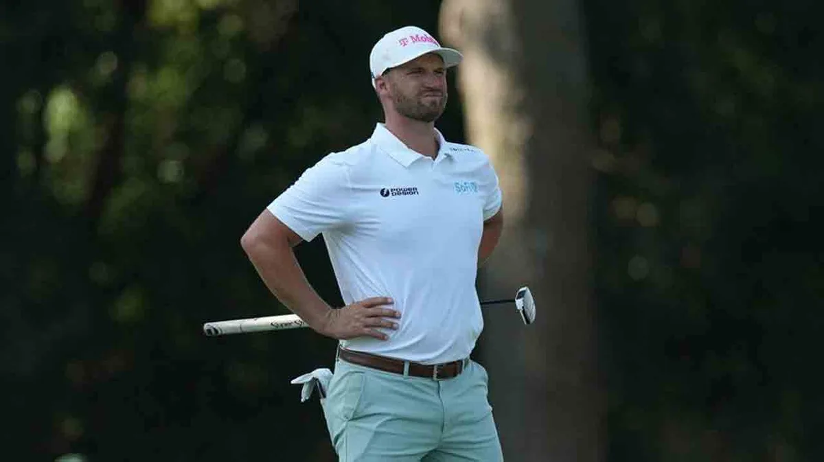 Clark cruising at Bellerive, builds 1-shot lead in BMW Championship