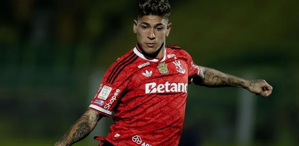Carrascal desperta no Flamengo em temporada marcada por indisciplina
