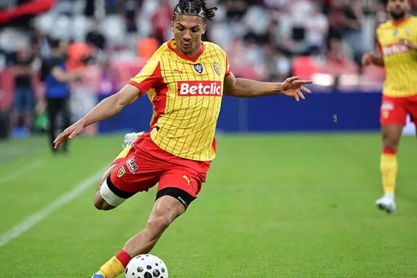 Ismaëlo Ganiou, défenseur du RC Lens sur sa prolongation : « J'avais encore une histoire à écrire ici »