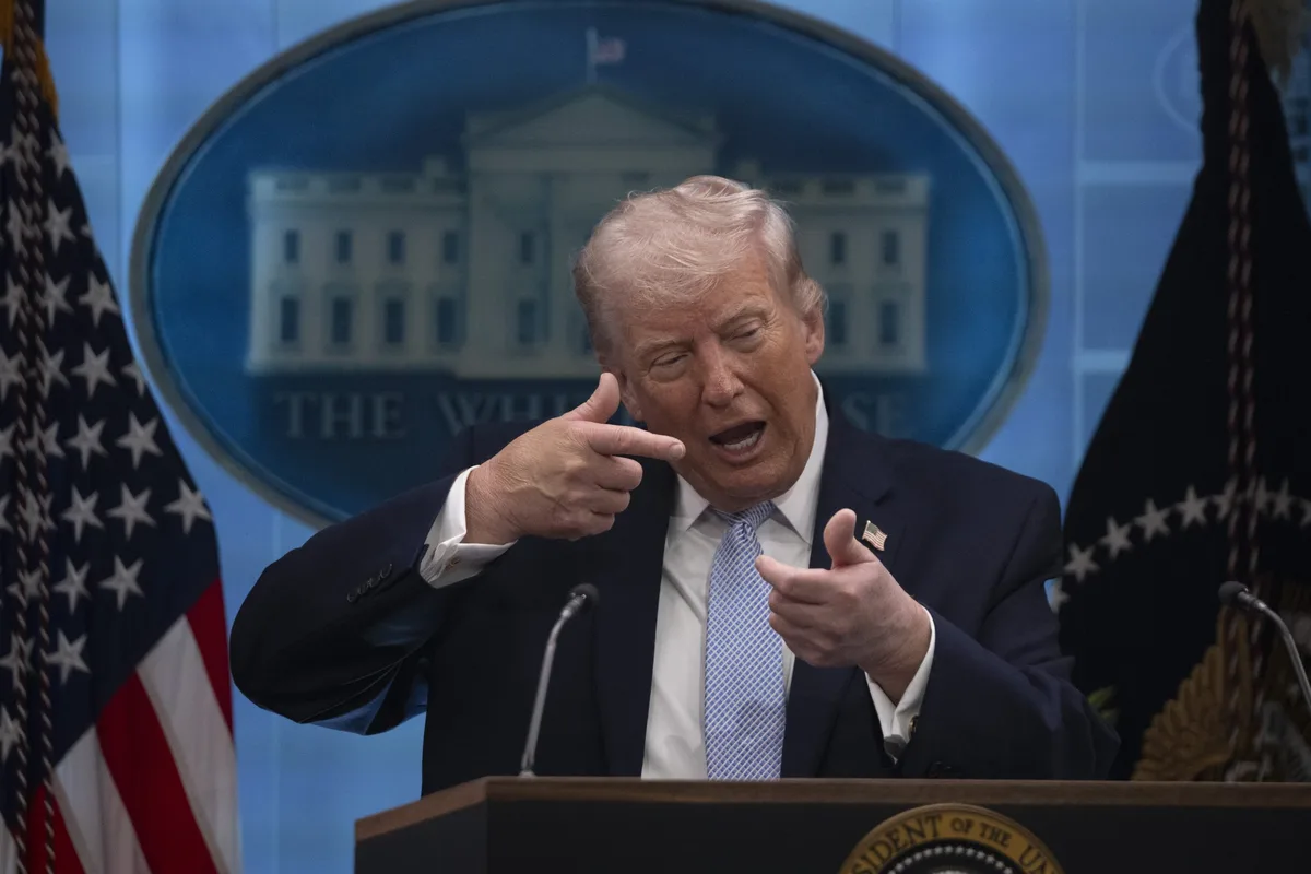 Trump ameaça ‘explodir o Irã inteiro’: ‘É melhor se comportarem’