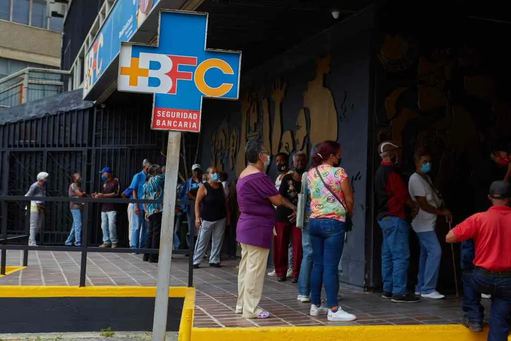 #EnClaves | Las nuevas tarifas bancarias encarecen hasta las operaciones de bajo monto