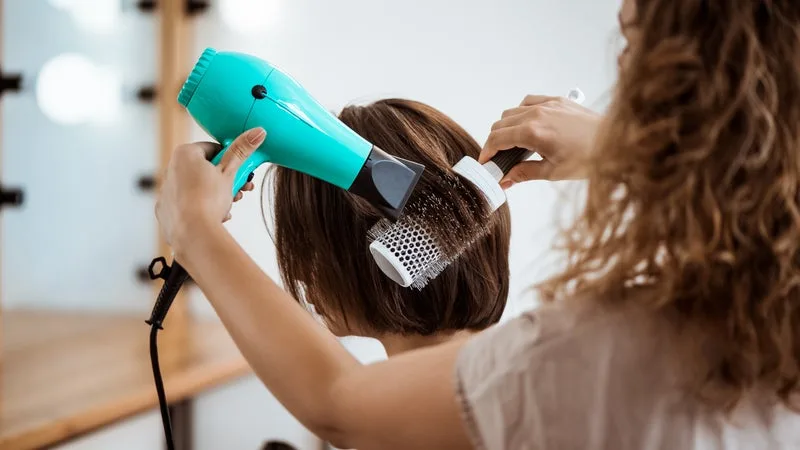 Attention au sèche-cheveux que vous achetez: certains modèles bas de gamme peuvent être dangereux