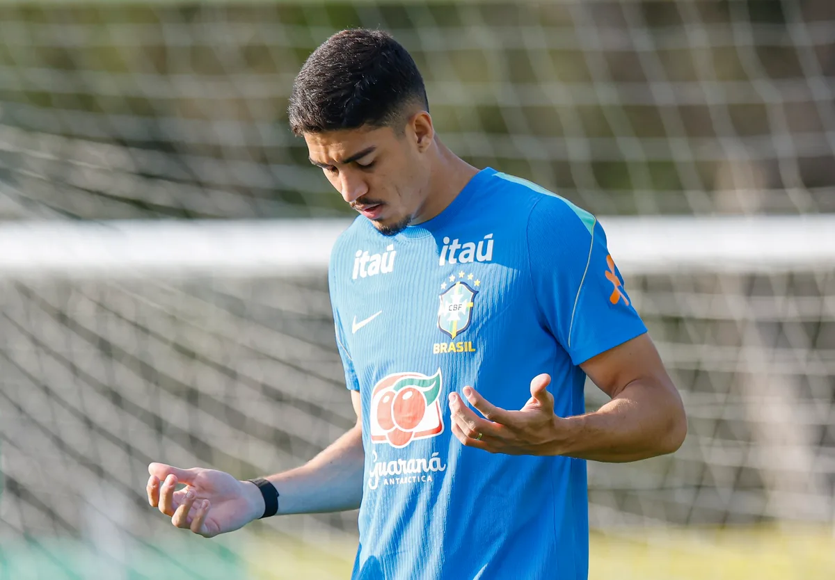 Jair revive infância com Bontempo em reencontro na Seleção: "Se não fosse ele, eu não estaria aqui"