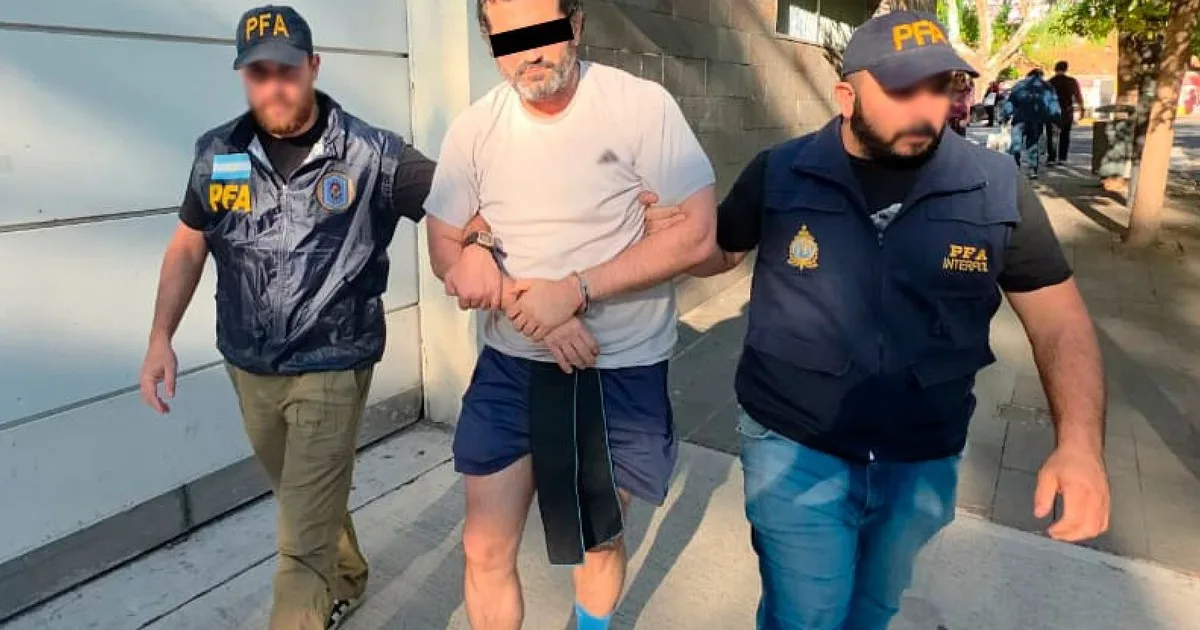 Envían a prisión preventiva al exmilitar mexicano que había pedido asilo político y fue detenido en Palermo por tráfico de combustible