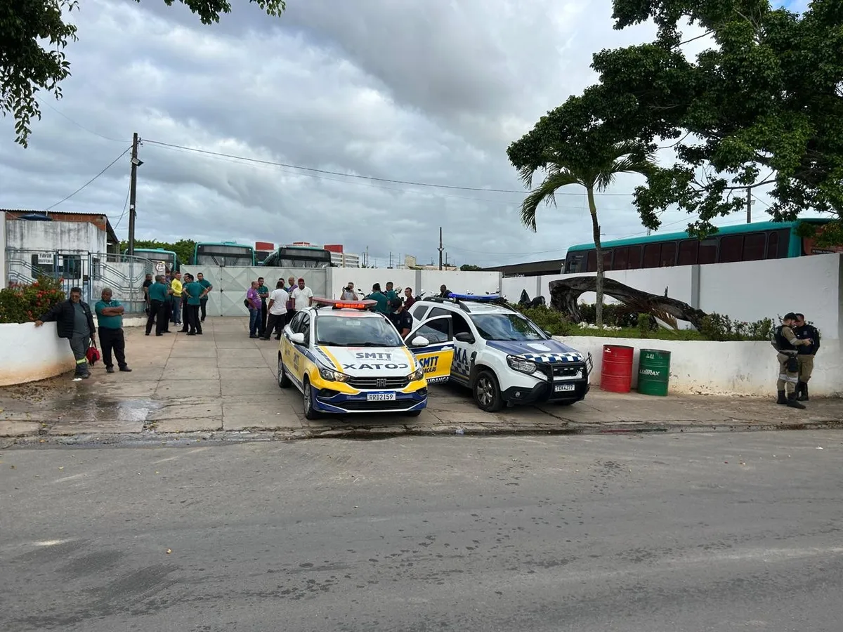Mais de 100 ônibus são impedidos de circular em Aracaju durante substituição de empresa