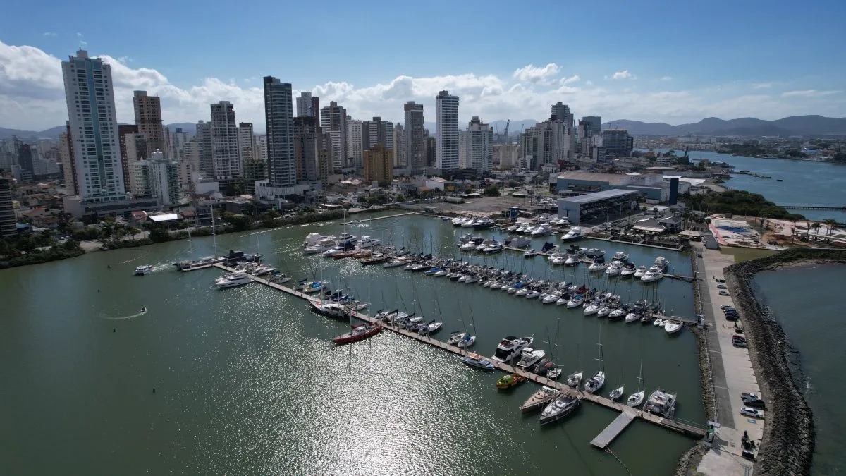 Itajaí chega a mais de 300 mil habitantes, ultrapassa São José e assume 4ª colocação em SC após salto de 65% em 16 anos