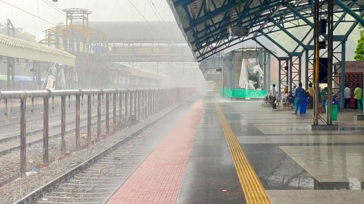 Passengers drenched as renovated platform shelters in Subrahmanya Road railway station do not offer protection from rainwater