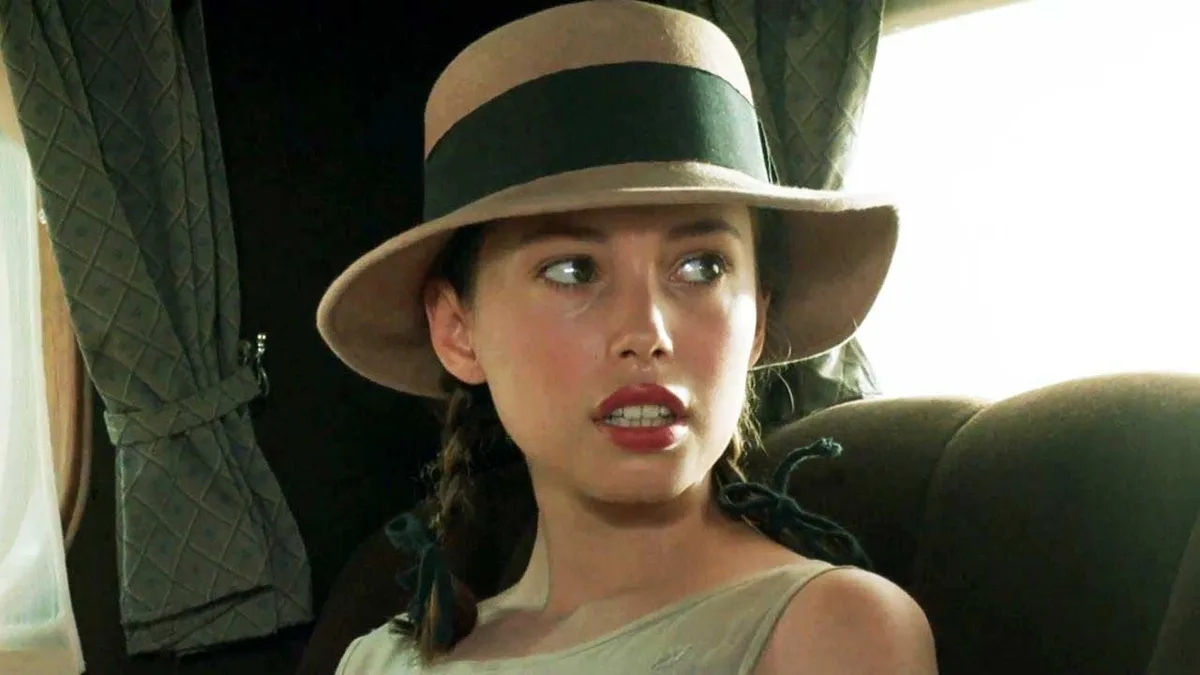 34 ans après, qu'est devenue Jane March, l'héroïne du film L'Amant de Jean-Jacques Annaud ?