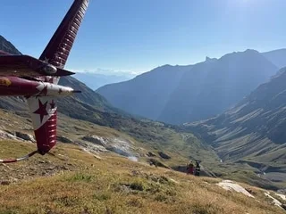 Suisse : trois morts dans le crash d’un petit avion dans le canton du Valais, une enquête en cours