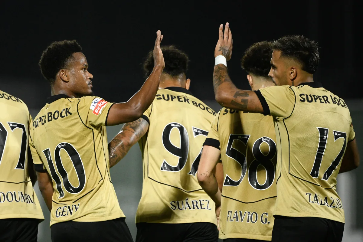 Sporting goleia o Rio Ave e assume a liderança do Português