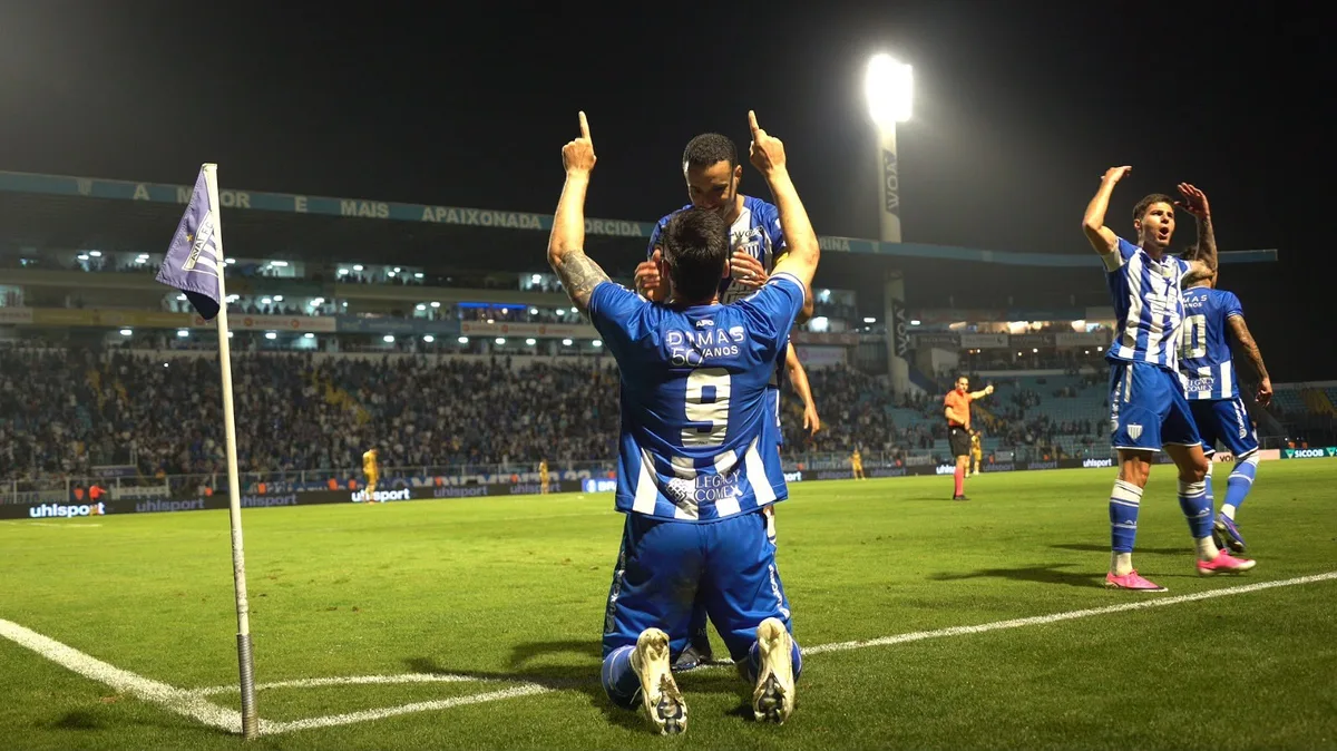 Contagem regressiva: Léo Gamalho está próximo de recorde na Série B